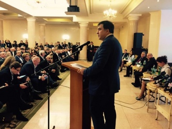 Саакашвили на форуме в Харькове: Надо отправить на свалку элиту, которая 25 лет грабит народ