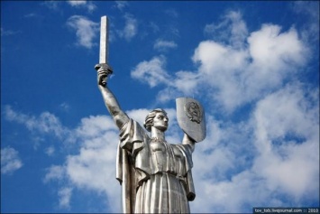 Со щита киевской «Родины-матери» снимут герб СССР