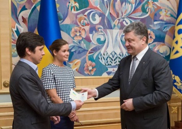 Порошенко за время своего президентства предоставил украинское гражданство 193 россиянам