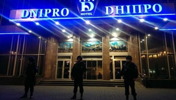 В Киеве из гостиницы "Днепр" выселили "активистов", разгромивших весь шестой этаж отеля