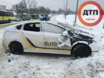В Харькове произошло ДТП с участием полицейского автомобиля и трактора
