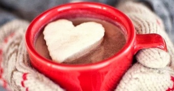 Сердечки из взбитых сливок - сладкое украшение для горячего какао!