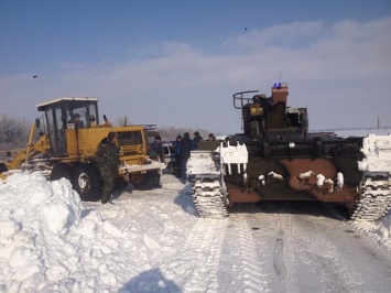 На Николаевщине спасатели продолжают расчищать дороги и трассы