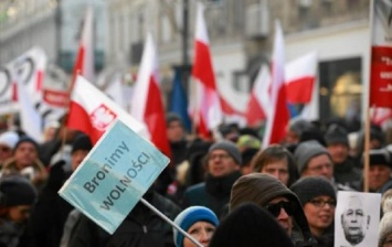В Польше проходят митинги в защиту гражданских прав и демократии