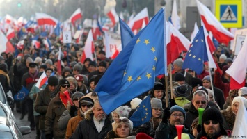 В Польше прошли массовые демонстрации против "путинизации"