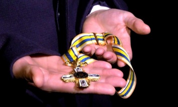 Президент наградил Вакарчука "Орденом "Свободы", Вакарчук "наградил" президента непростым разговором