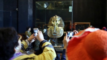В Египте будут судить музейных работников - за приклеенную бороду Тутанхамона
