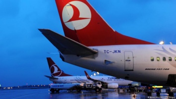 Турецкий самолет совершил экстренную посадку в связи с угрозой взрыва