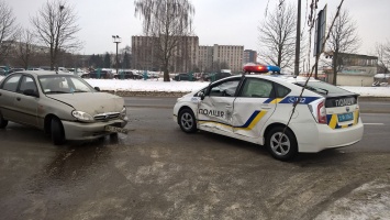 Во Львове полицейский автомобиль устроил ДТП(ФОТО)