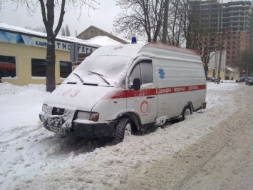 В Николаеве спасатели помогли «скорой» выехать из снежного заноса