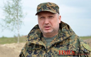 Турчинов сообщил о начале производства боевых беспилотников в Украине