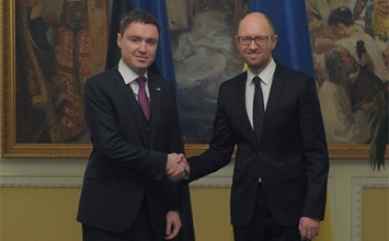 Яценюк и эстонский премьер договорились не допустить реализацию "Северного потока-2"