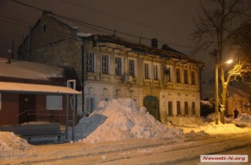 В Николаеве жильцов дома, в котором обвалилась крыша, переселили в общежитие