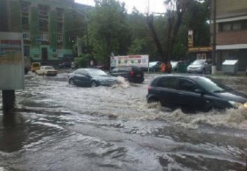 Службы Днепропетровска готовы предотвращать подтопление улиц города