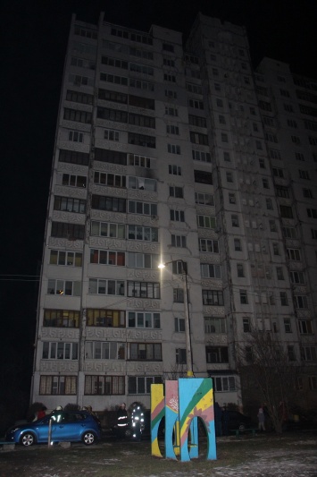 В Киеве во время ликвидации пожара в многоэтажке погиб пожарник
