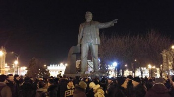 По факту сноса памятника Петровскому в Днепропетровске открыто уголовное производство