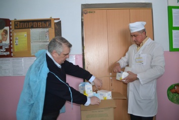 Козырь передал 20 тысяч противовирусных масок Николаевским школам и больницам