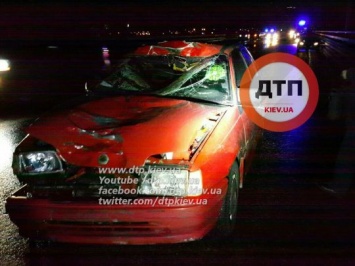 На Дарницком мосту в результате наезда автомобиля погиб мужчина: тело разорвало на несколько фрагментов