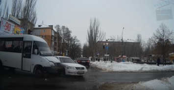 В Николаеве маршрутка c пассажирами протаранила автомобиль