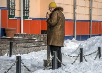 Ночью дороги Николаева обработали 200 тоннами противогололедной смеси