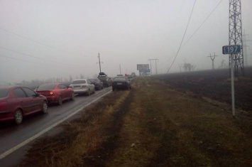 Насколько очереди на пунктах пропуска в зоне АТО стали больше после закрытия КПВВ Зайцево? (сводка)