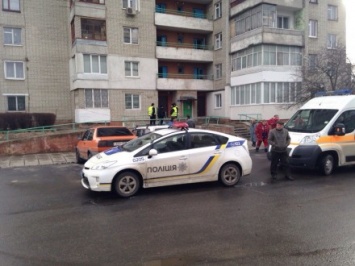Женщина выпала из окна многоэтажки во Львове
