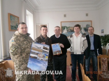 Заводская администрация взяла шефство наб авиационной бригадой, передислоцированной в Николаев из Крыма