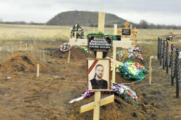 В сети появились фото с сотнями могил боевиков на кладбище Донецка (фото, видео)