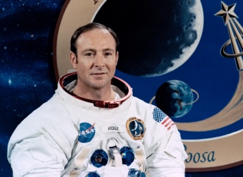 В США умер американский астронавт, участник экспедиции на Луну Эдгар Митчелл