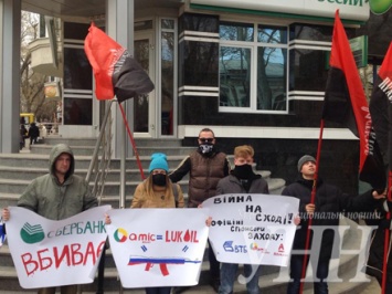 Около 30 активистов в Одессе устроили бойкот российских компаний