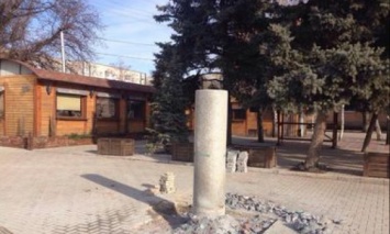 В Запорожье чиновники объяснили исчезновение памятника Шевченко: Его никто не сносил
