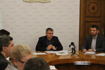 Сенкевич представил своего внештатного советника, который будет менять систему власти в городе
