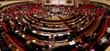 Национальное собрание Франции одобрило лишение гражданства за терроризм