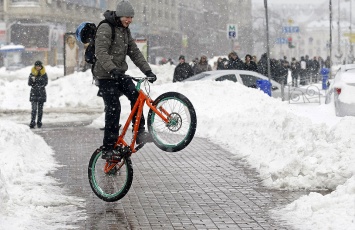 КГГА предупреждает киевлян о мокром снеге и гололедице 11 февраля