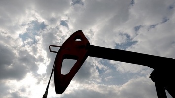 Нефтяные запасы в США понизили цену «черного золота»