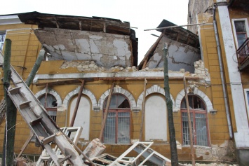 Здание возле школы фехтования все-таки рухнуло