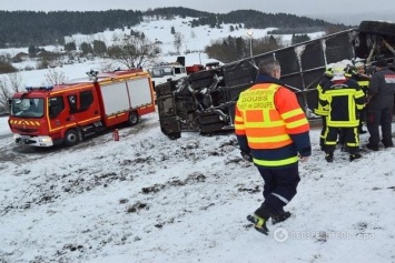 Во Франции грузовик столкнулся со школьным автобусом, 6 детей погибло