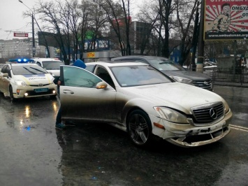 В Николаеве на ПГС столкнулись Мерседес и два Фольксвагена