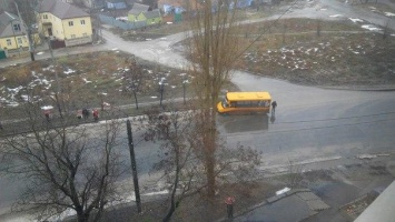 В Николаеве маршрутка потеряла колесо на полном ходу