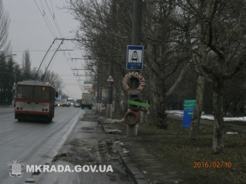 Чиновники заставили «креативных» предпринимателей убрать рекламу из шин на проспекте Героев Сталинграда