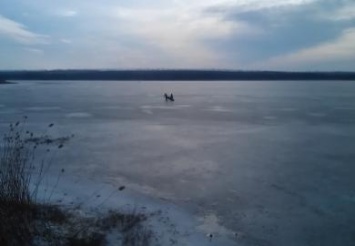 На Днепропетровщине в заливе Днепра, провалившись под лед, утонул мужчина