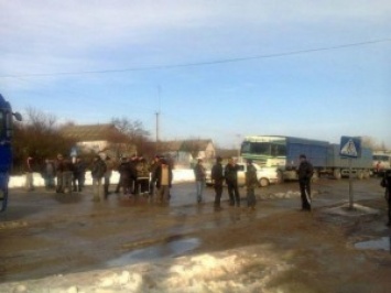 В Еланецком районе жители перекрыли трассу