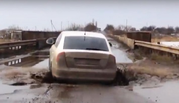 Дорога "Снигиревка-Николаев" превратилась в одну сплошную яму - журналист