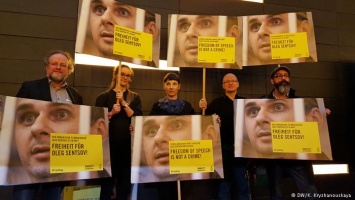 В Берлине на кинофестивале "Берлинале" прошла акция в поддержку Сенцова
