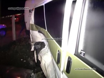 ДТП в Киеве: водитель Skoda Octavia, уходя от полиции, влетел на стоянку и разбил два авто. ФОТО+видео