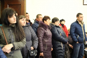 Николаевцы, торгующие возле «Автовокзала», пожаловались депутатам на наезды и запугивания