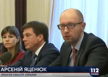 Яценюк призывает партнеров по коалиции и президента зарыть топор политической войны