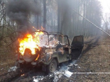 Контрабандисты сожгли свой автомобиль, убегая от пограничников во Львовской области