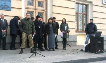 Запорожцы вышли под мэрию против высоких тарифов и за декоммунизацию (ФОТО)