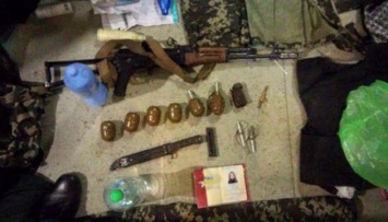 У переселенки из Луганской области изъяли оружие и наркотики